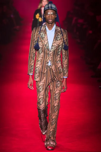 Look 28